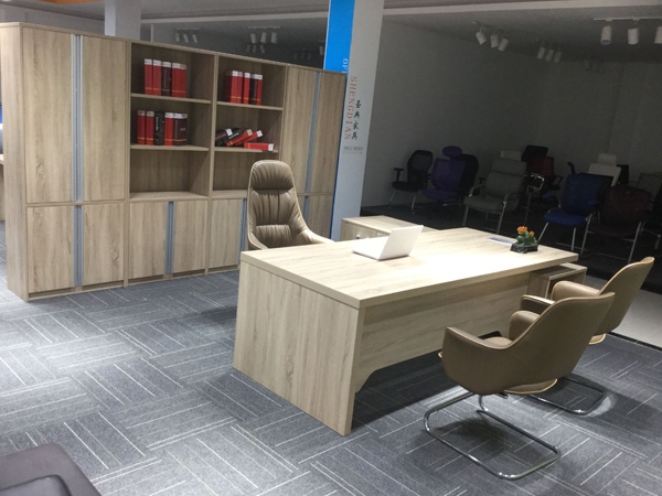 老闆辦(bàn)公(gōng)桌